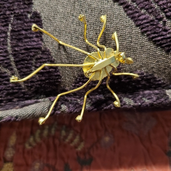 Swarovski Crystal & Gold Colored Metal Spider Pin - Picture 3 of 3